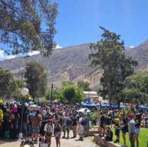 ¡Maimará explota! Miles de jujeños coparon la Chaya de Mojones para recibir el 2026