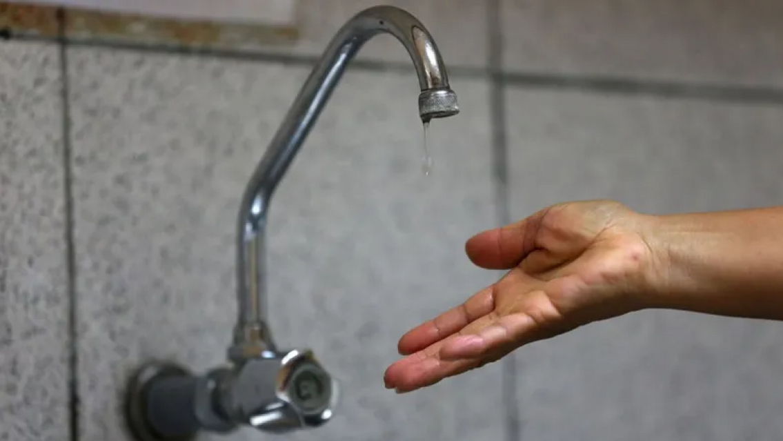 Sin agua y sin respuestas: vecinos de Alto Comedero denuncian seis d�as sin servicio