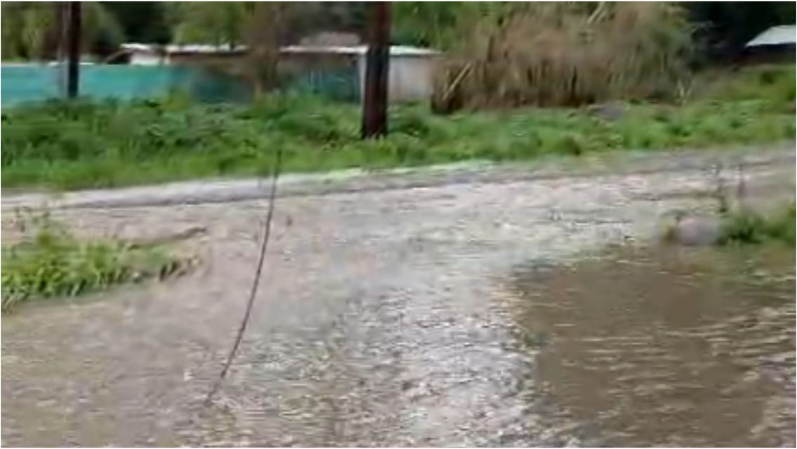 Otra vez la lluvia: Palpalá sufrió inundaciones y el colapso de un puente