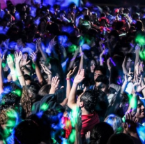 Hombre de 74 a&ntilde;os sali&oacute; a bailar y muri&oacute;: se descompens&oacute; en medio de la pista