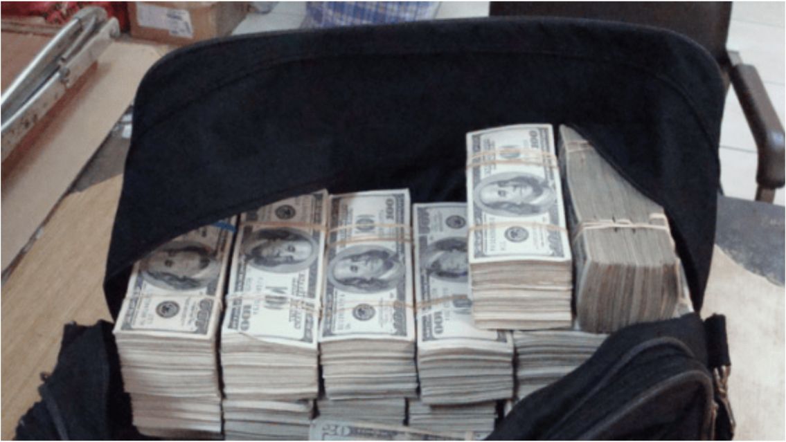 Cayó un remís en la Ruta 34 con miles de dólares falsos rumbo a Jujuy