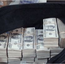 Cayó un remís en la Ruta 34 con miles de dólares falsos rumbo a Jujuy