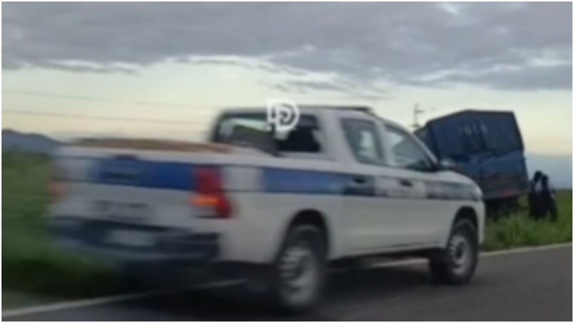 [URGENTE] Cami�n desbarranc� y termin� en un zanj�n en Ruta 66