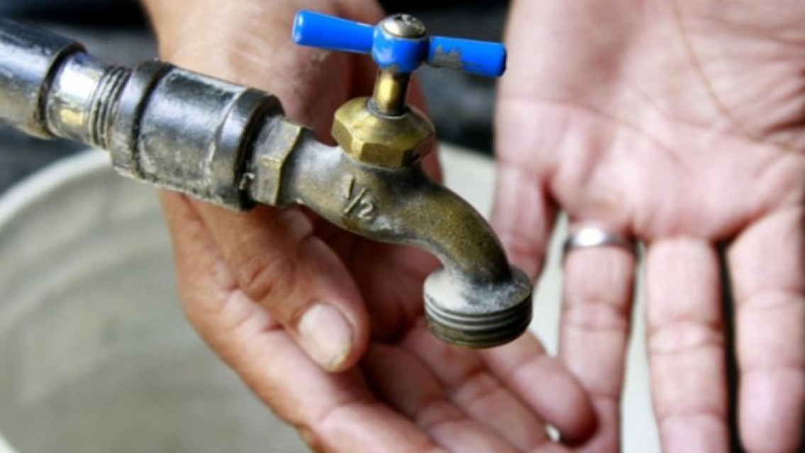 Corte y baja presión de agua en Alto Comedero por rotura de acueducto