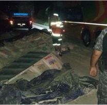 Camionero juje&ntilde;o volc&oacute; en C&oacute;rdoba y por poco termina en tragedia