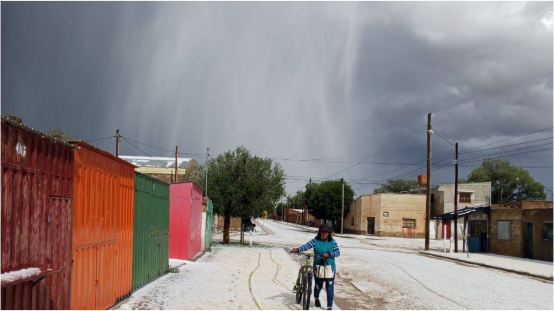 Una extra�a nube ti�� de blanco una localidad de Jujuy