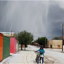 Una extraña nube tiñó de blanco una localidad de Jujuy