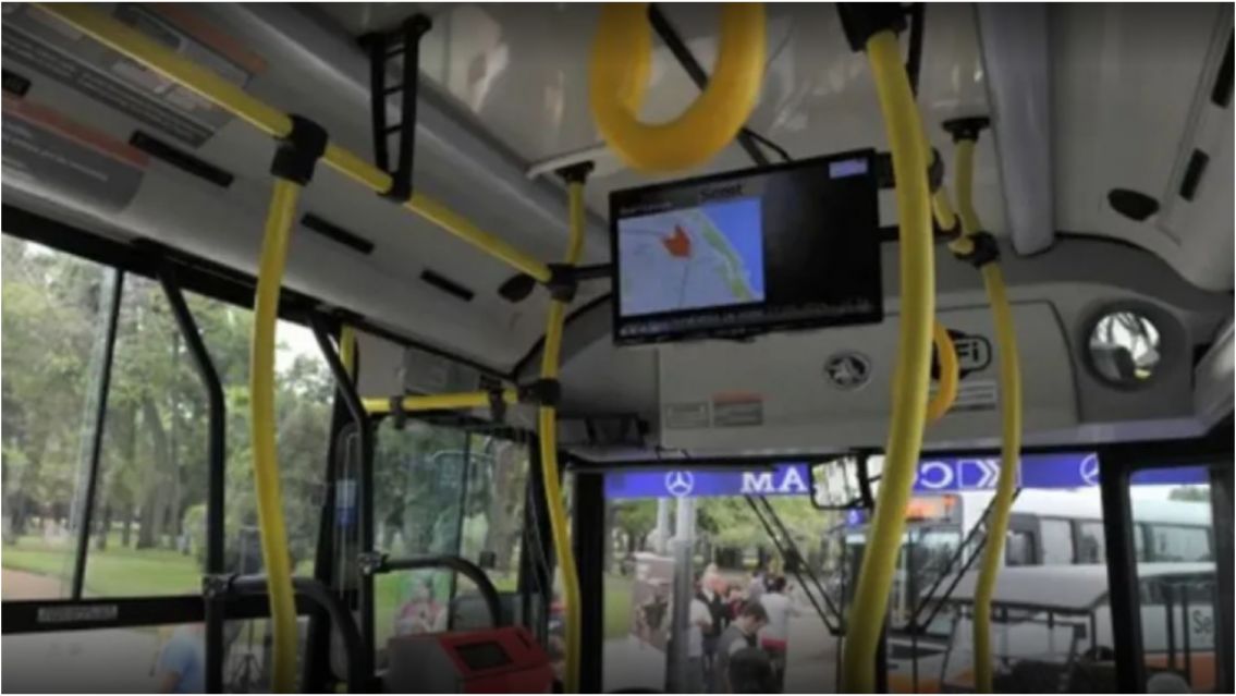 Intentó hacerle algo horrible a una mujer en el bondi y lo molieron a golpes