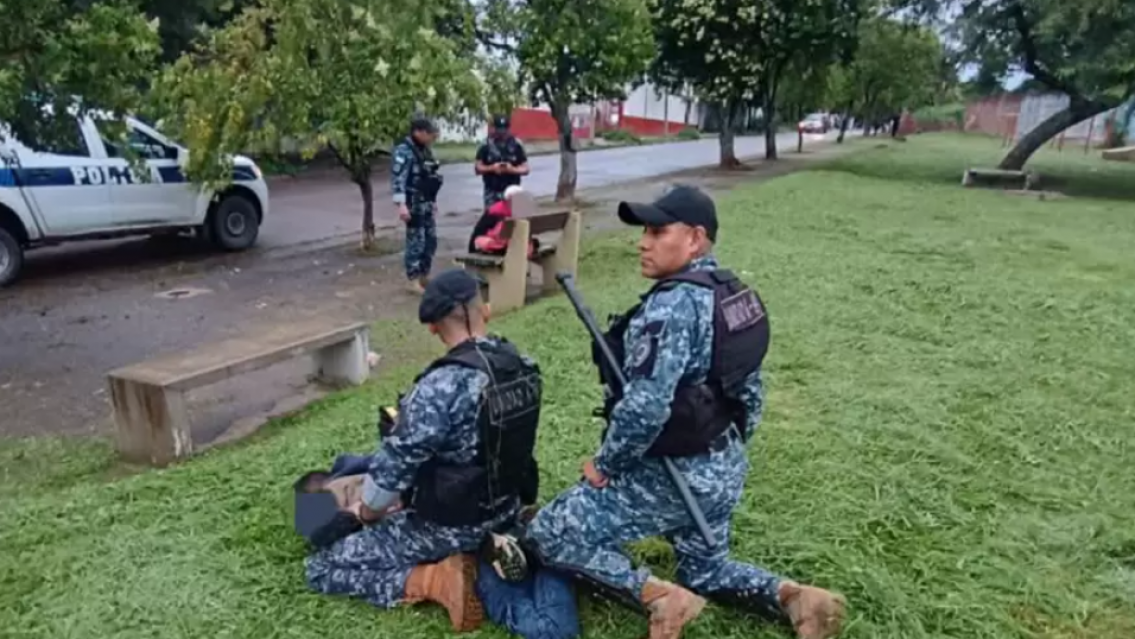 Cay� armado en una plazoleta de Jujuy: ten�a cuchillos y varias prohibiciones judiciales