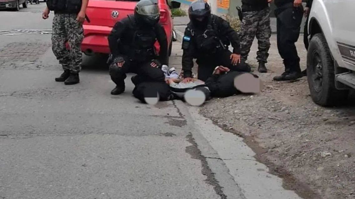 Todo sobre la persecuci�n en el centro juje�o: droga y demorados