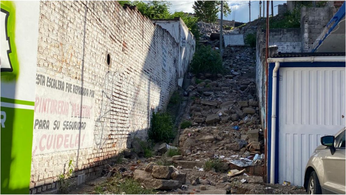 Vecinos de Alto Gorriti alertan por una escalera destruida y peligrosa