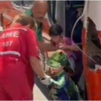 Fuerte choque de un colectivo escolar contra un contenedor: llevaba 28 niños