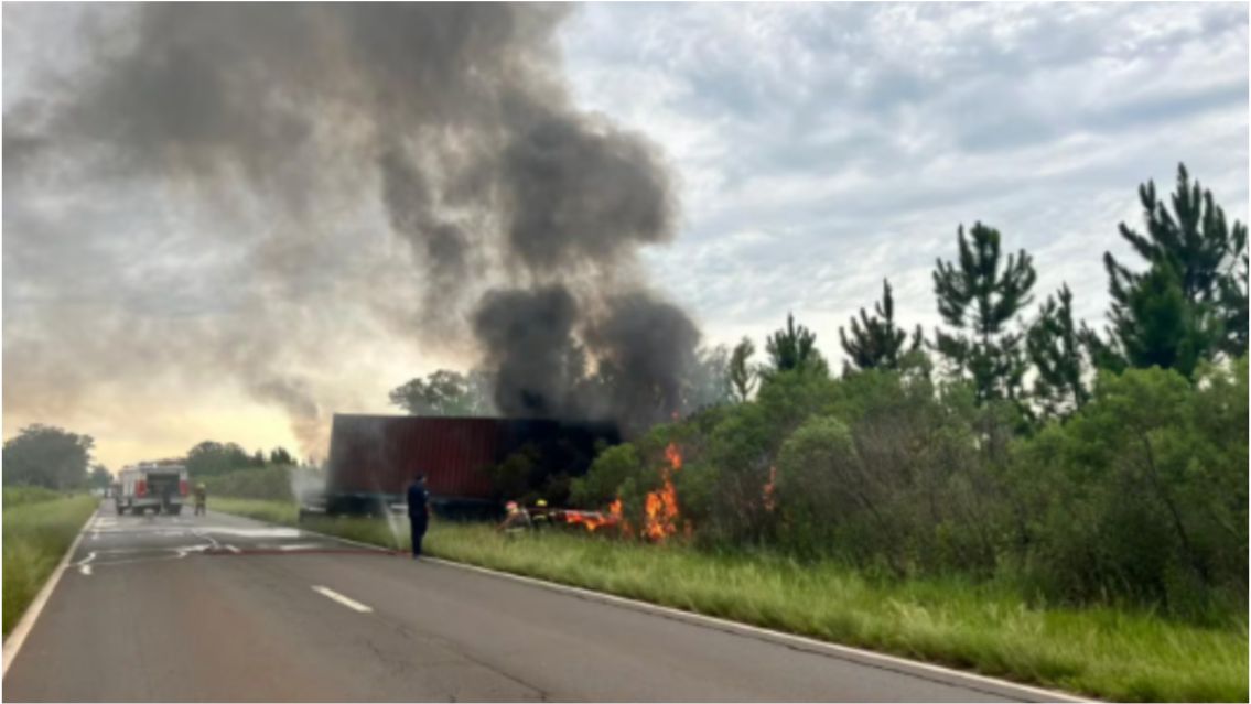 [TERRIBLE] Muri� una pareja de docentes tras impactar con un cami�n en plena ruta