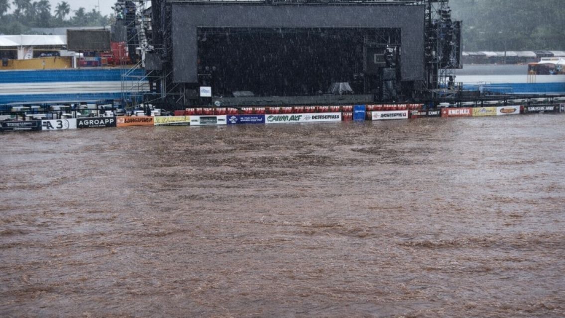 Suspendieron el Festival de Jes�s Mar�a: el predio qued� inundado y la gente desconsolada