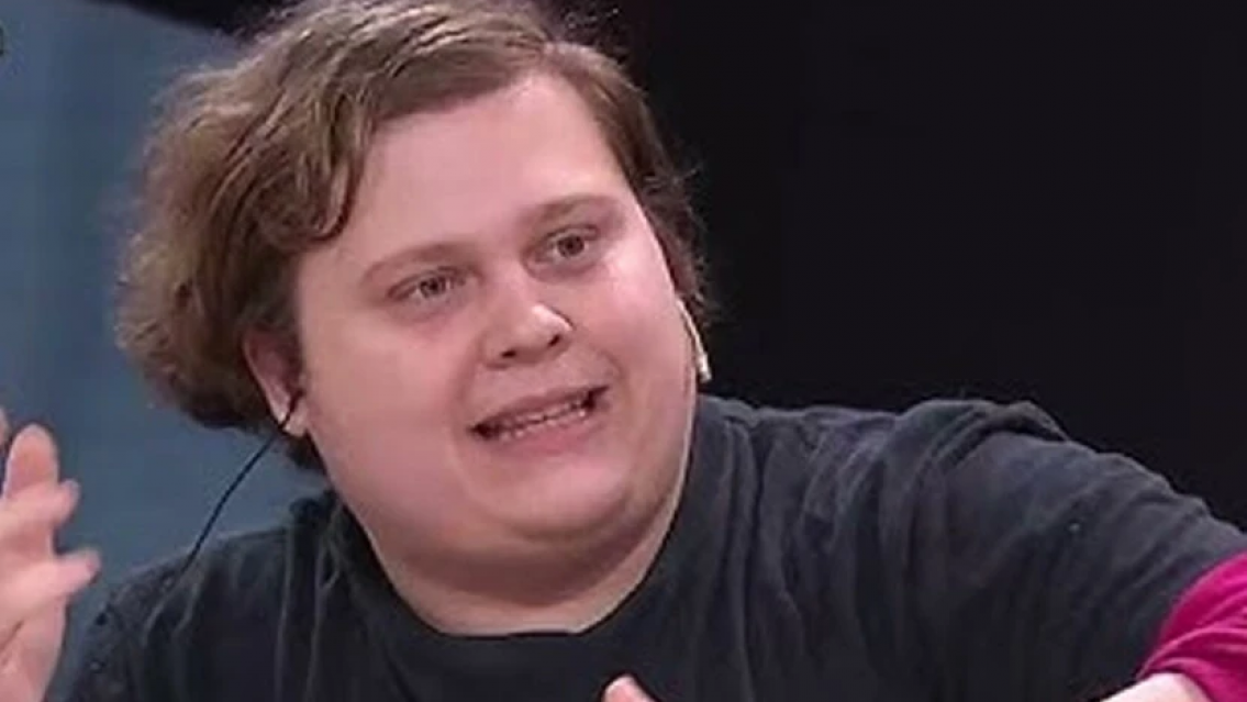 Piden "cancelar" al hijo de Nancy Dupl�a por sus repudiables dichos