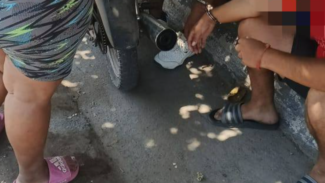 Vieron a dos jujeños intercambiando papeles: les cayó la policía de inmediato