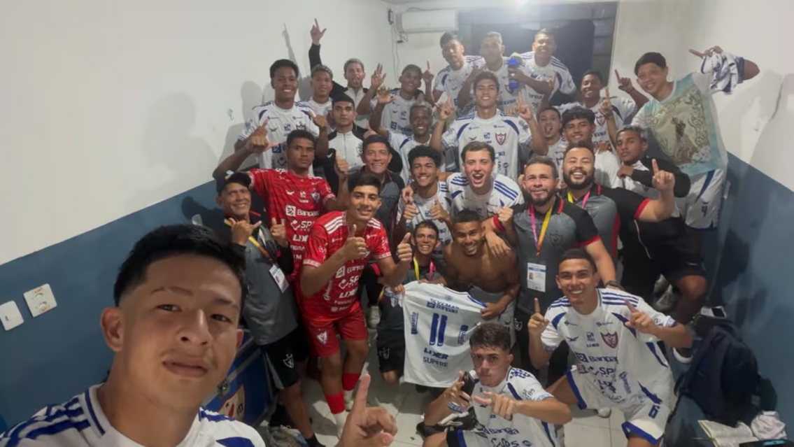 Dolor infinito en el f�tbol, choc� un colectivo y falleci� el entrenador