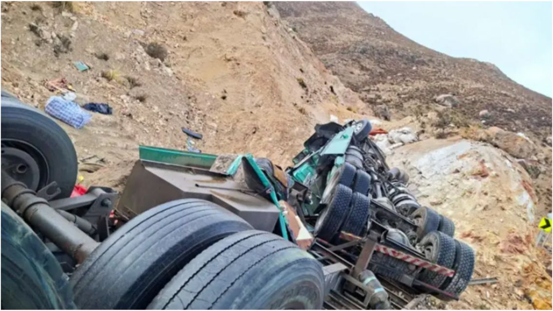 Conmoci�n en la ruta: dos norte�os murieron tras un brutal vuelco en Chile