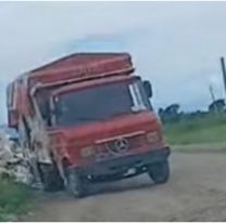 Camiones tiran basura y animales muertos: fuerte denuncia de vecinos de Alto Comedero