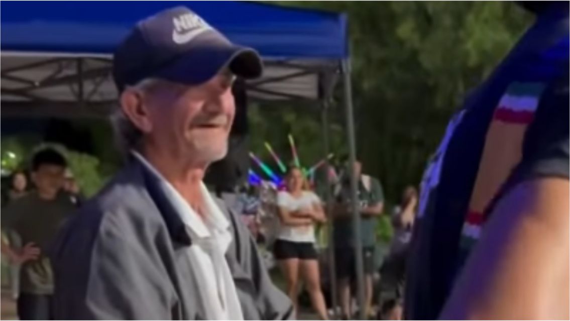 El gesto de los juje�os que emocion� a un vendedor de pochoclos en el Xibi Xibi