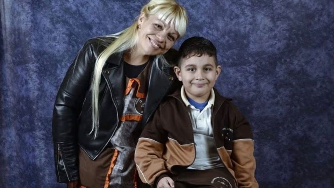 Quiénes eran la mujer y el nene que encontraron muertos en la habitación de un hotel