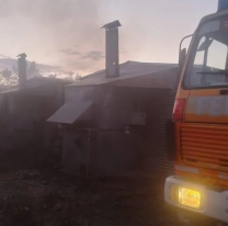 Momentos de tensión por un incendio en un secadero de tabaco en Monterrico