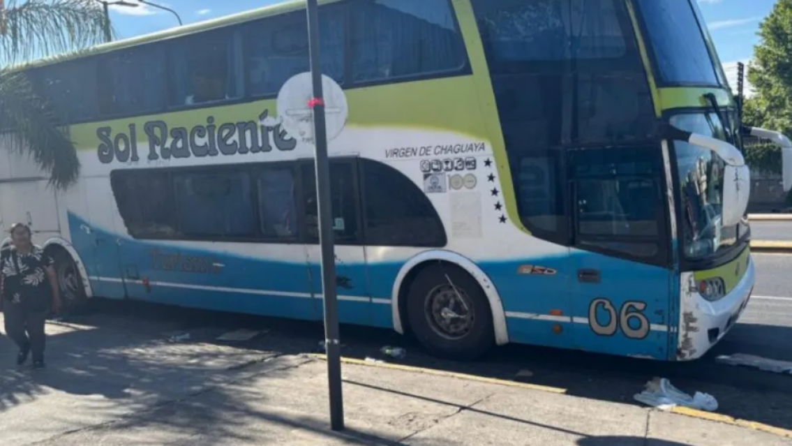 Viaje al borde del peligro: frenaron micros truchos que iban a Jujuy