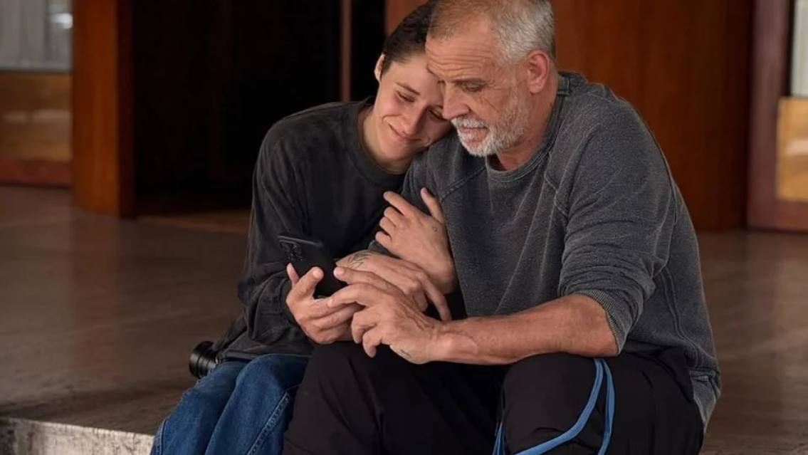 El chef Petersen mostr� c�mo le qued� el cuerpo por pasar casi un mes internado