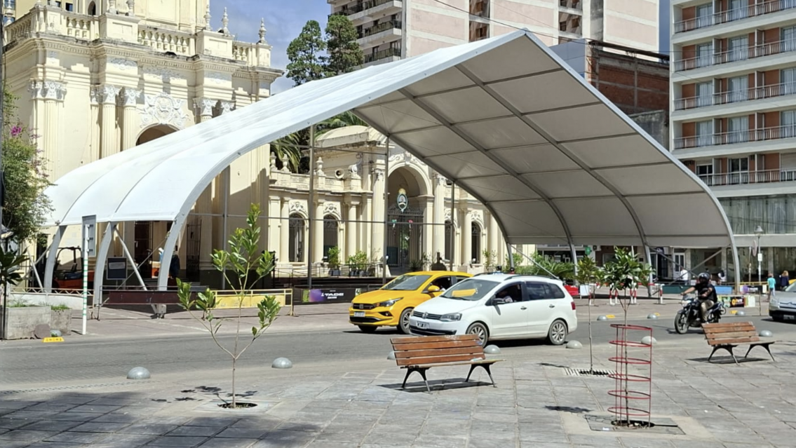 Piden ayuda para pagar la carpa de la catedral de Jujuy