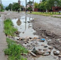 Palpal&aacute; bajo el agua: una calle clave se convirti&oacute; en un arroyo frente a dos escuelas