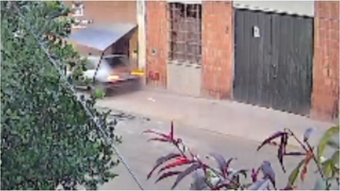 Imprudencia total: vehículo fuera de control sembró pánico en barrio jujeño