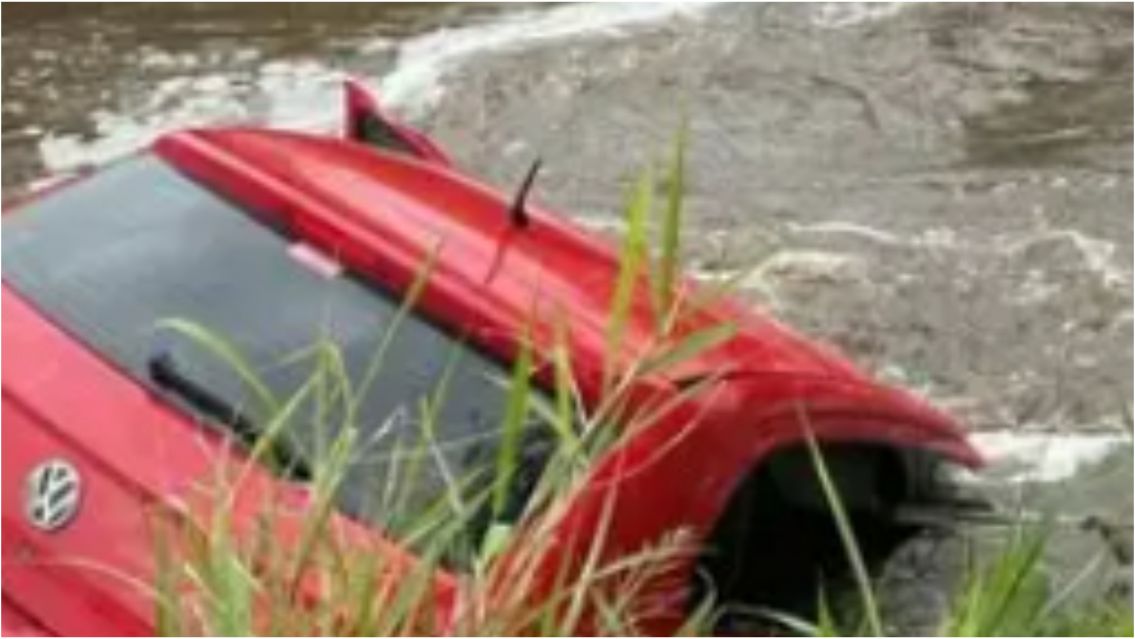 Fatal accidente en el norte: cayeron a un canal y murieron ahogados