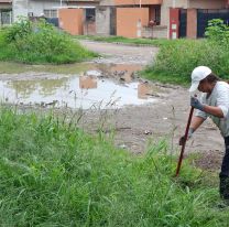 Calles inundadas de basura y agua podrida en la zona que une Alto Comedero con Palpal&aacute;