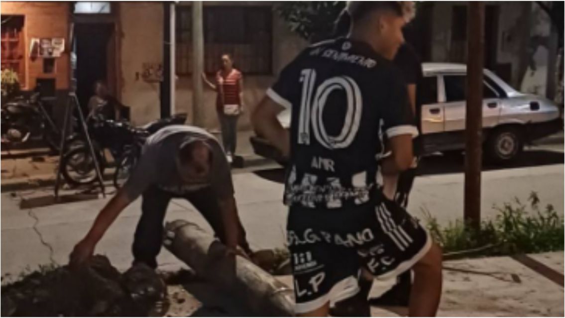 Arreglaron su propia plaza y el reclamo estalló en redes sociales