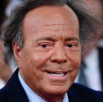 Acorralado, Julio Iglesias mostró chats para defenderse de acusaciones en su contra