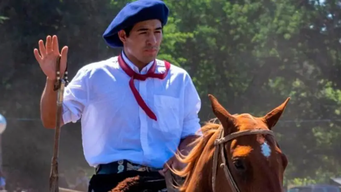 Le pasó lo peor a un joven jinete de Jesús María y ahora lucha por su vida