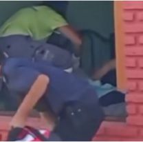 Polic&iacute;as entraron por los techos para asistir un parto de urgencia