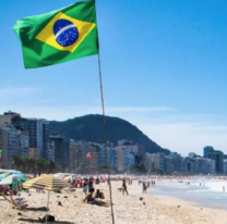 Alerta en Brasil: miles de contagios por diarrea en playas llenas de turistas