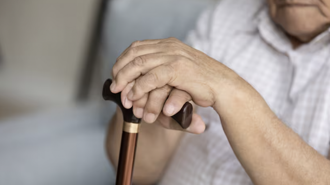 Un abuelo ruega por un bono de $70 mil y una jubilaci�n de privilegio es de 15 millones