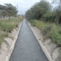 Jujeño machado se tiró al "Canal de la Muerte" para refrescarse y casi no la cuenta