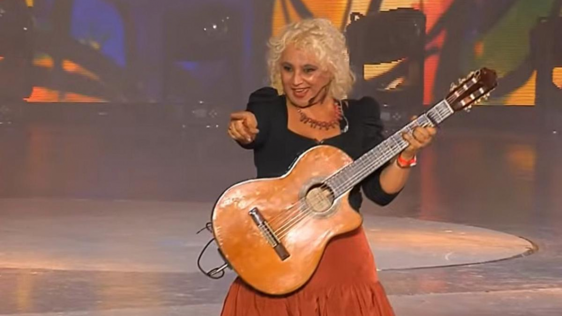 Qui�n es la artista que indign� a Cosqu�n: meti� lenguaje inclusivo y critic� al Gobierno