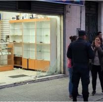 Desvalijaron un local de celulares y se llevaron un botín de 70 millones