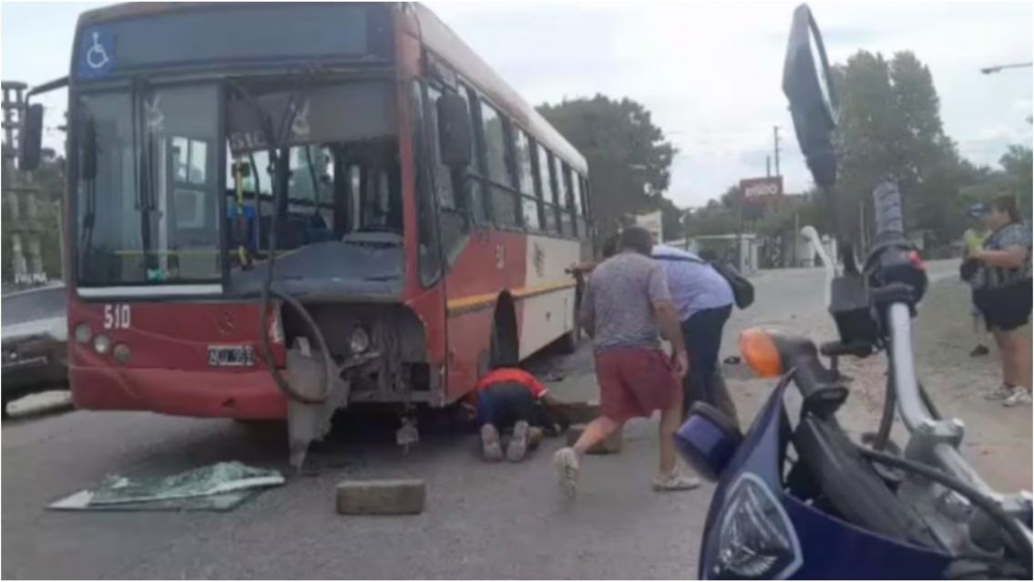 Moto chocó con un colectivo y murieron un hombre su hija y un bebé de 3 meses