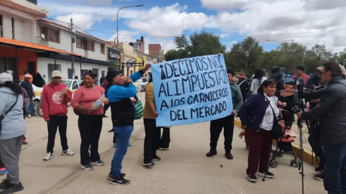Caos en la frontera: marcharon contra el "tarifazo" municipal de Vel�zquez en La Quiaca