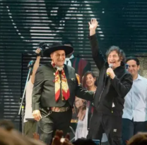 "No los conozco": El Chaqueño Palavecino ninguneó a la asociación que lo "echó" por cantar con Milei