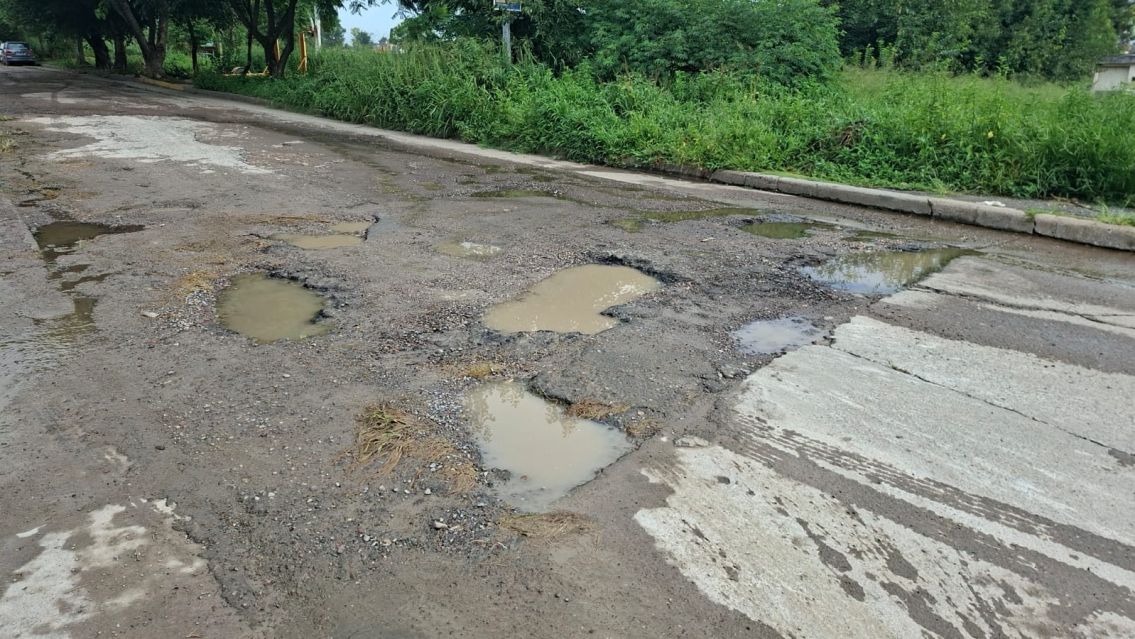 �Una calle de Jujuy o cr�teres de la Luna? As� no se puede vivir