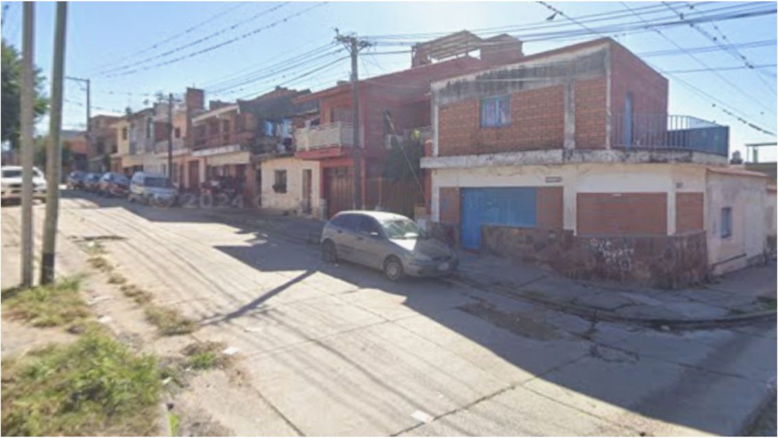 Detuvieron a una mujer que asustaba a vecinos con piedras y una botella