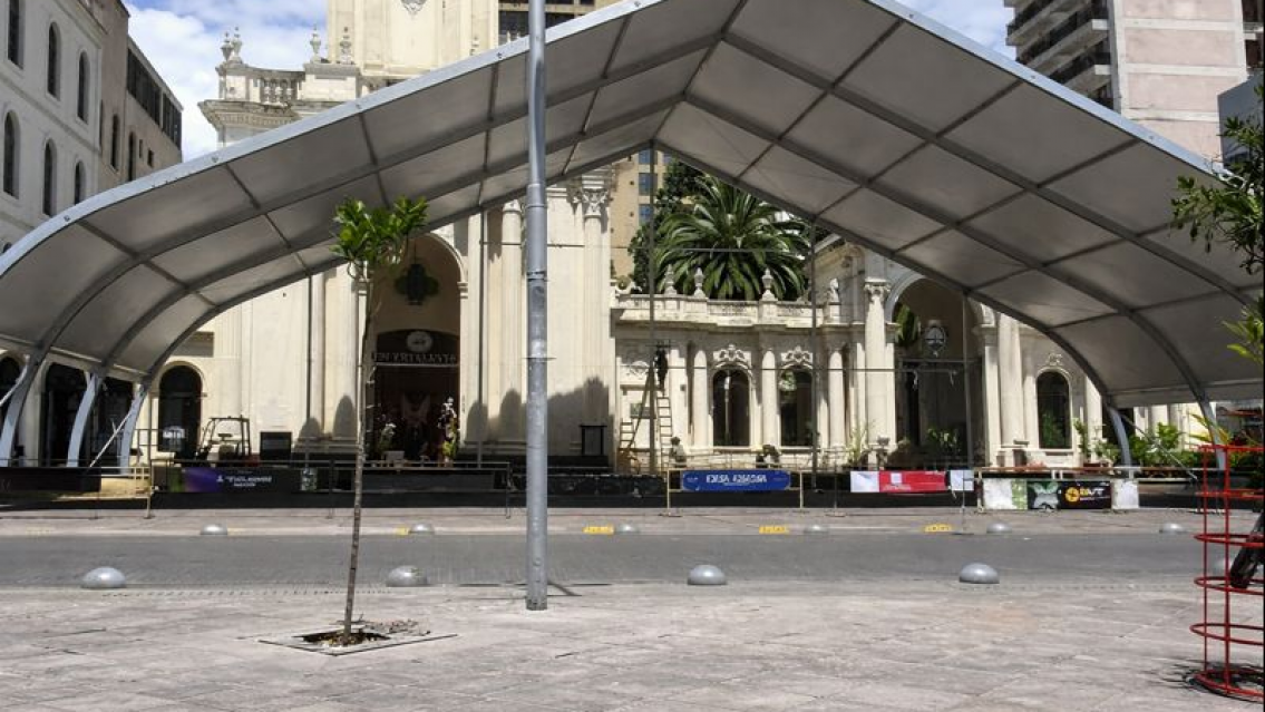 Campa�a solidaria para pagar la carpa instalada afuera de la Catedral juje�a