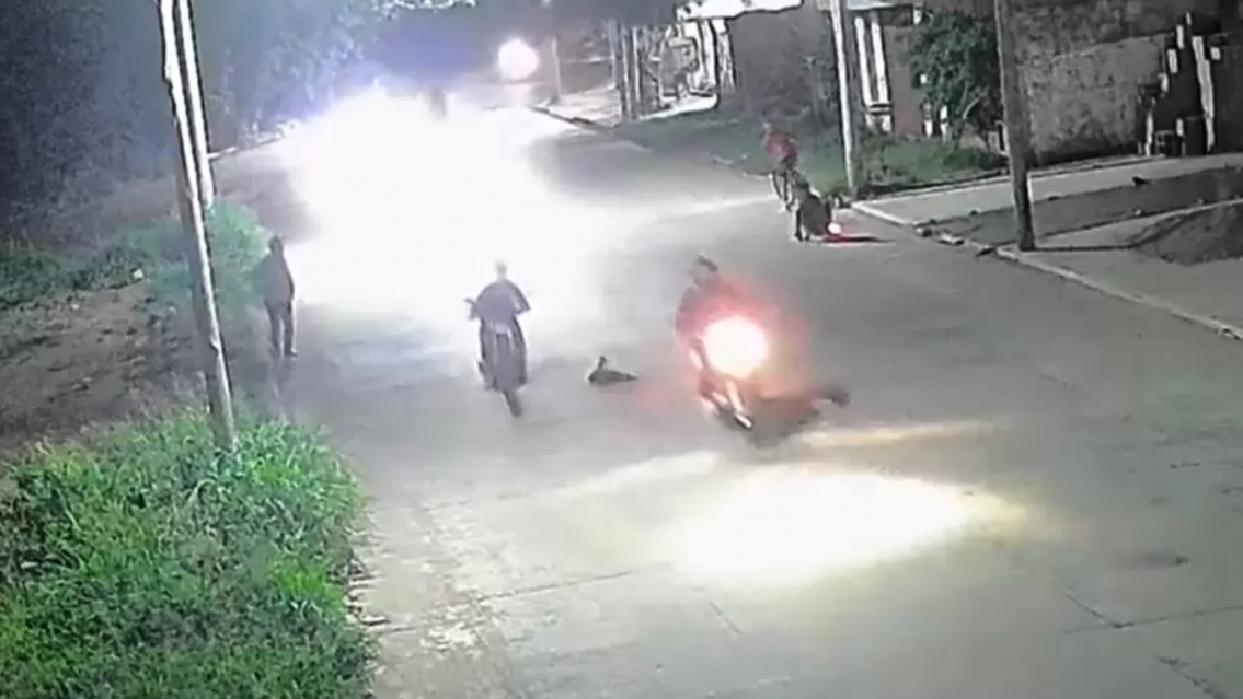 Perico: patota en motos atropell� a un perrito, lo mataron y se dieron a la fuga