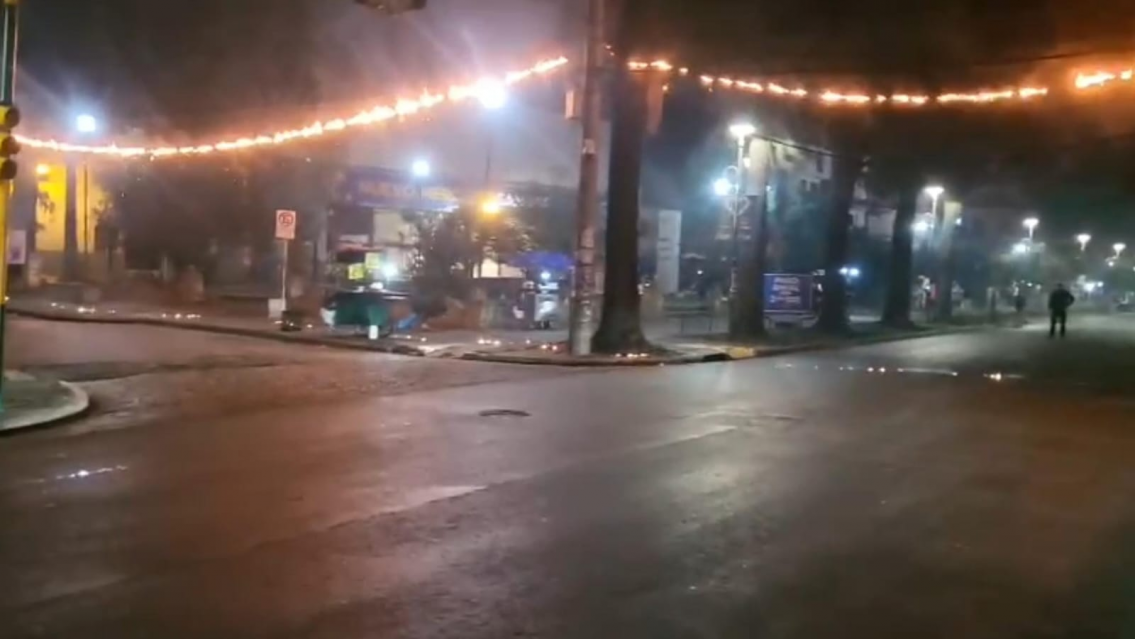 Temporal, tormenta eléctrica, cables prendidos fuego y explosiones en pleno centro